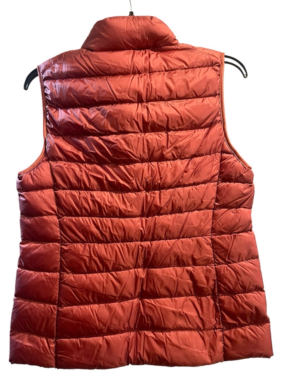 Uniqlo Lightweight Quilted Vest in Coral Red NWOT - Picture 3 of 6